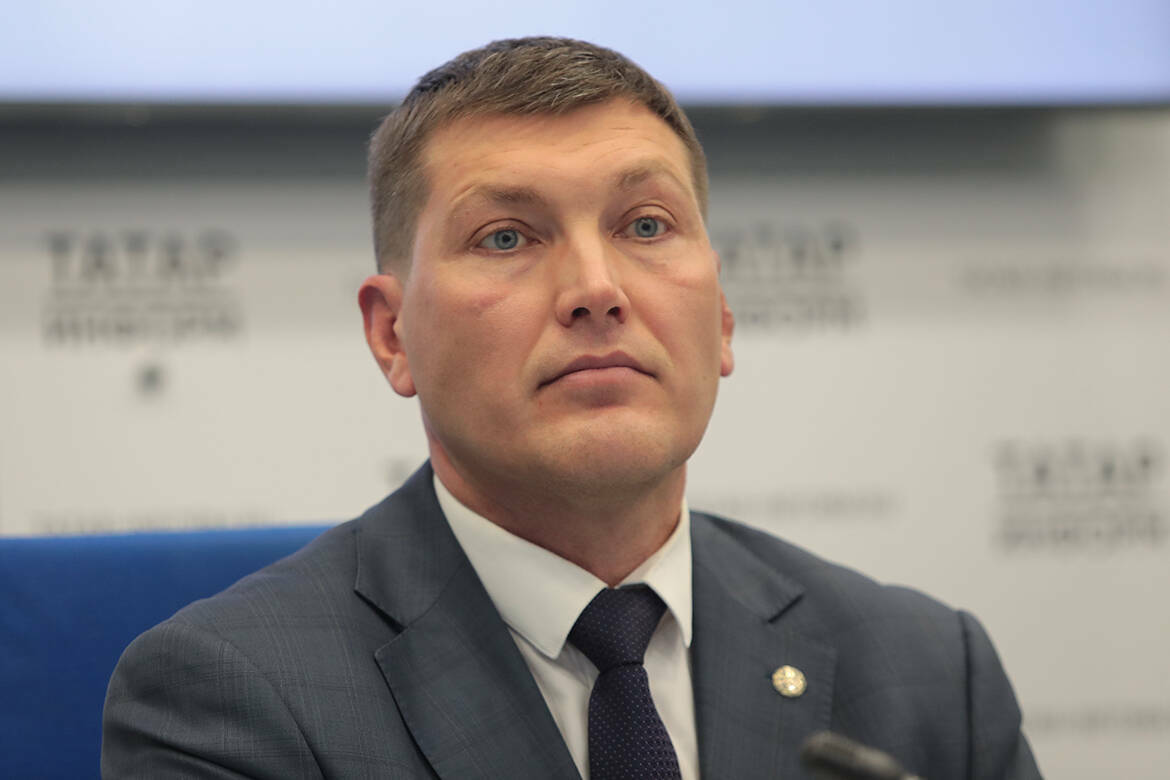 Сохранение объектов культурного наследия остается одной из самых чувствительных тем, находящихся «на острие внимания», заявил глава профильного комитета Иван Гущин. В 2026 году в Татарстане ведутся работы сразу на 66 объектах, на реставрацию направлено 1,8 млрд, а ключевым событием стало восстановление мечети в селе Айбаш, пострадавшей от урагана.