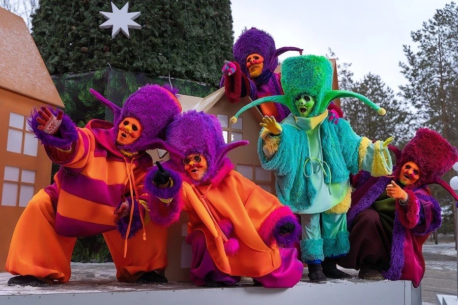 С 27 марта по 3 апреля в Нижнекамске пройдет «Неделя театра нефтегазохимических городов России» проекта СИБУРа «Формула хороших дел». У нижнекамцев и гостей города будет уникальная возможность увидеть 12 постановок театров из Москвы, Воронежа, Екатеринбурга, Твери и городов Татарстана, включая премьерные и уличные спектакли.