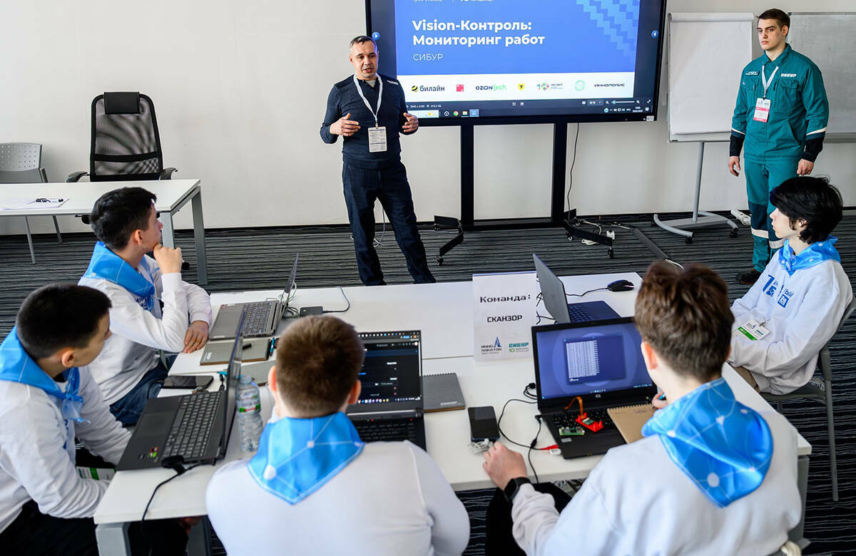 «Иннохакатон трех столиц» стартовал в Лицее Иннополис. Участниками стали 25 команд – это школьники и студенты ссузов из Казани, Москвы, Иннополиса. СИБУР в числе компаний-партнеров предложил свой кейс, а разработку победителя компания обещает внедрить на своих предприятиях.