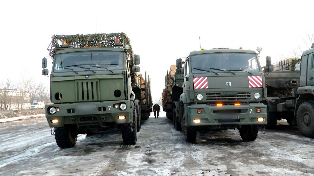 «Тыл рядом»: из Альметьевска в зону СВО отправили круглый лес для строительства блиндажей