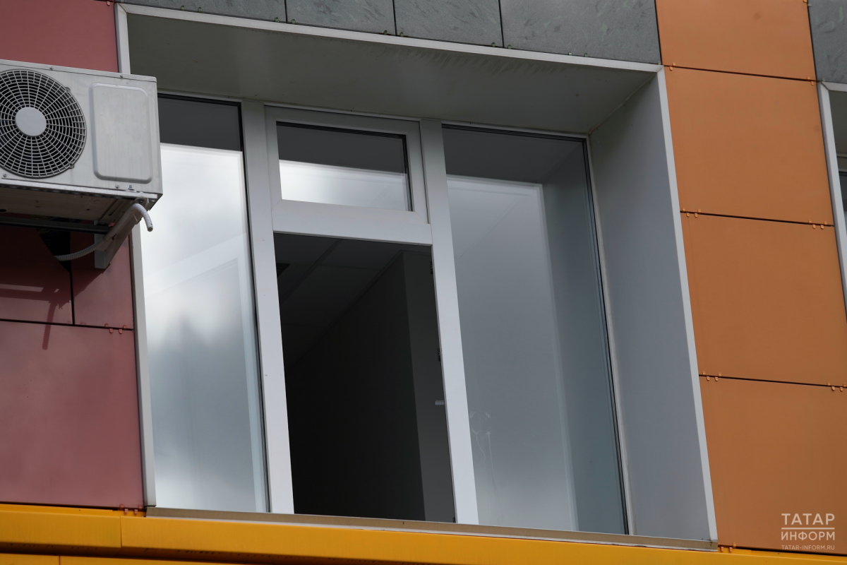 Россиян предупредили о штрафе за незаконную установку кондиционера в квартире