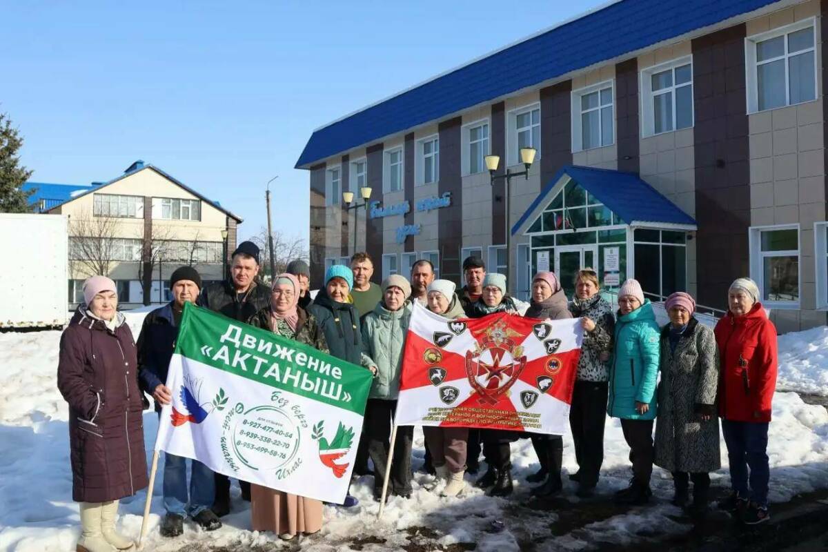 Актанышские волонтеры передали 60 маскировочных сетей для отправки в зону СВО