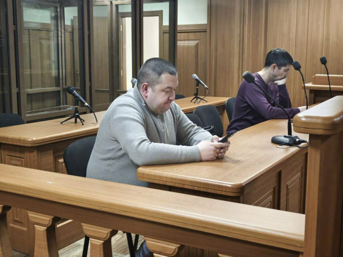 Верховный суд Татарстана снова постановил пересмотреть уголовное дело ОПГ «Курицинские», «Зининские» и «Грязь». Сегодня был отменен оправдательный приговор Виктору Курицыну и Сергею Берендееву. О том, где потерялись еще трое подсудимых, что вменяли участникам группировок и почему сам Курицын просил отменить приговор, – в репортаже «Татар-информа».