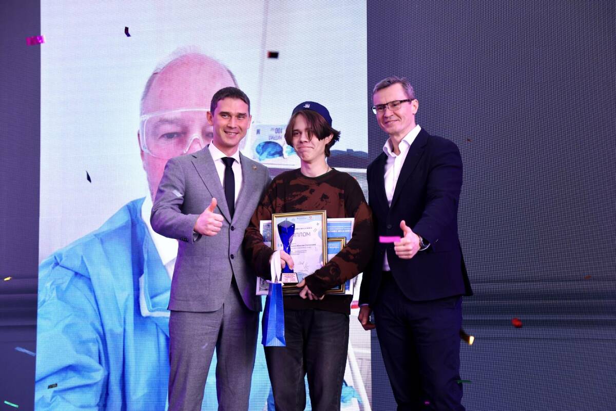 Школьник из Барнаула выиграл главную награду олимпиады по химии в Менделеевске