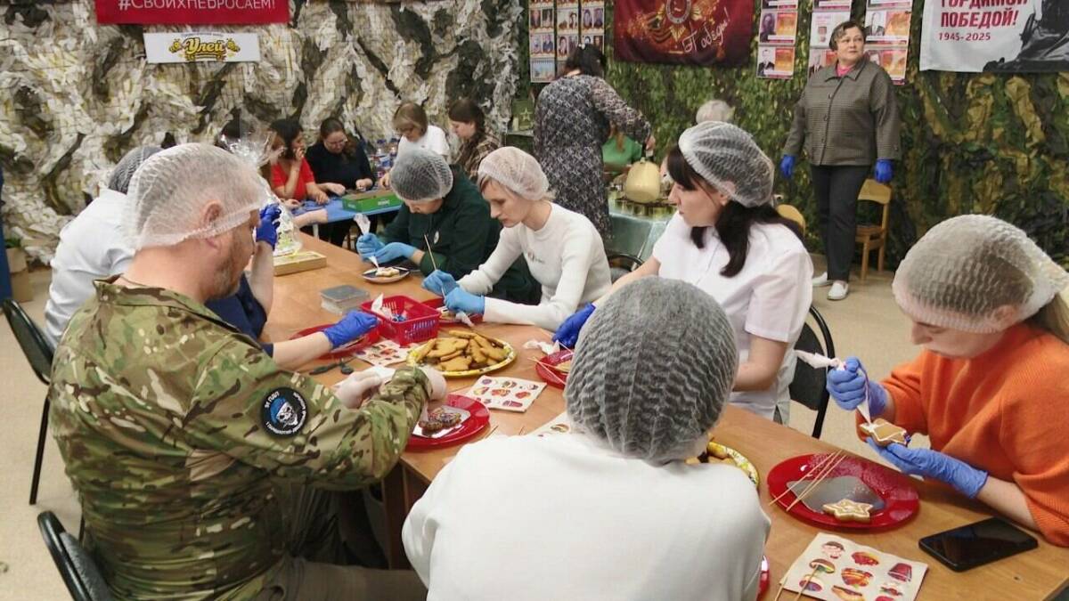 В Нижнекамске волонтёры научили делать пряники и окопные свечи для СВО