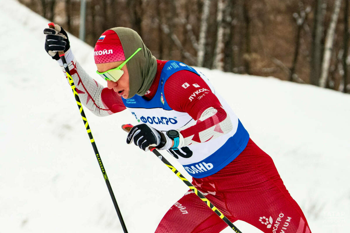 Финал Кубка России переезжает из Апатитов в Кировск, где продолжится выяснение отношений Большунова с младшими сокомандниками – Коростелевым и Ардашевым. Как конфуз с секундомером повлиял на расклад сил перед решающим броском на гору Айкуайвенчорр – в материале «ТИ-Спорта».