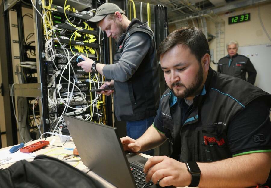 Экономике Татарстана в ближайшие годы потребуется около 51 тыс. работников ежегодно – такие расчеты содержатся в прогнозе до 2032 года. Документ показывает, где уже не хватает специалистов, почему дефицит становится устойчивым и какие профессии будут наиболее востребованы.