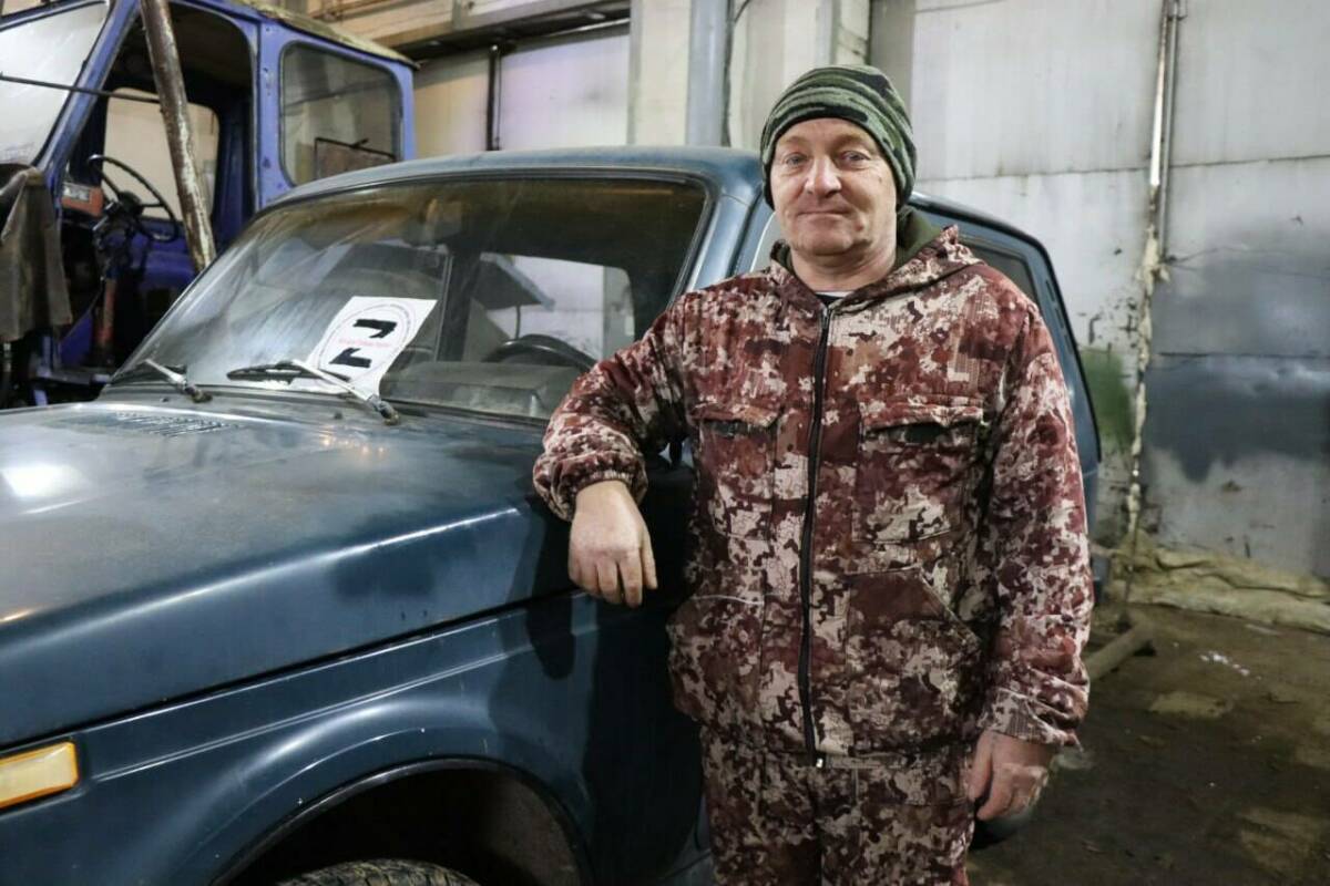 «Фронту, в основном, нужны «Нивы» и «УАЗ»: как волонтёры Нурлата готовят технику для СВО