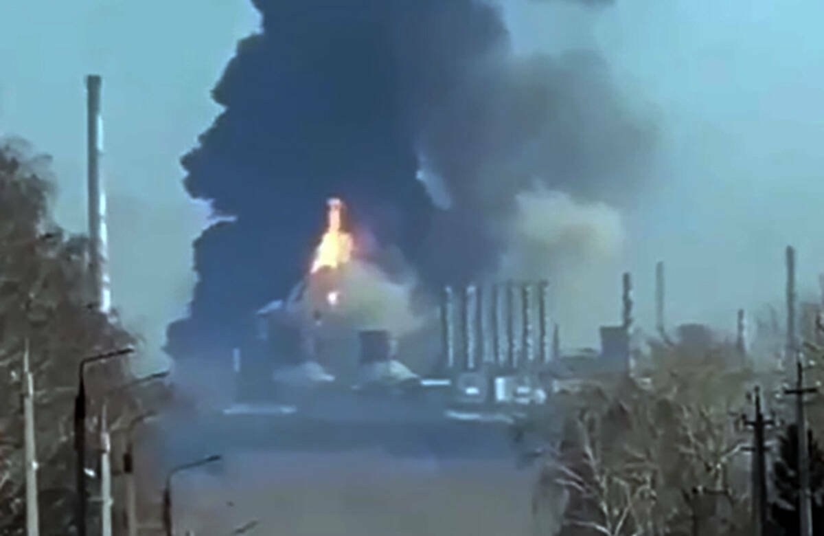 Два человека погибли, 72 пострадали в результате крупного пожара в Нижнекамске. Сегодня днем на территории «Нижнекамскнефтехима» произошло возгорание. Тушили его несколько часов более 150 пожарных. О том, что стало причиной случившегося, в репортаже «Татар-информа».