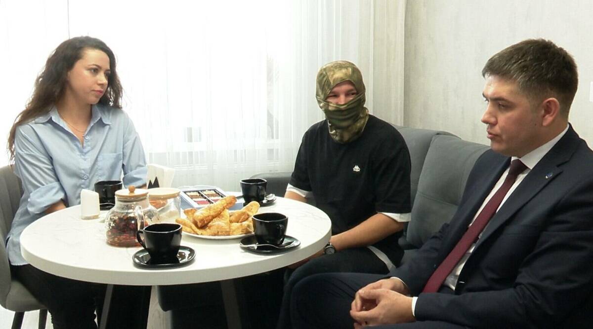 Семьям участников СВО в Набережных Челнах вручают продуктовые наборы к 8 Марта