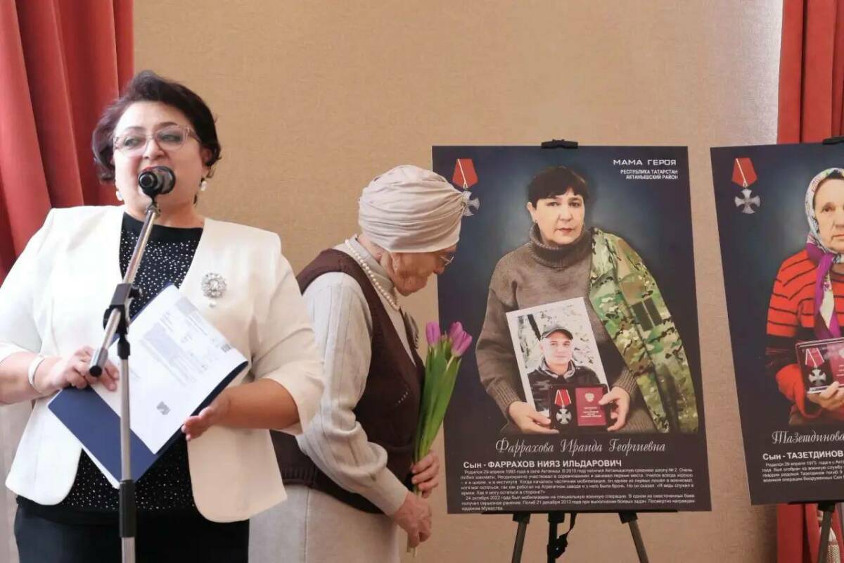 «Мама героя»: в Актаныше открылась фотовыставка, посвященная матерям защитников Родины