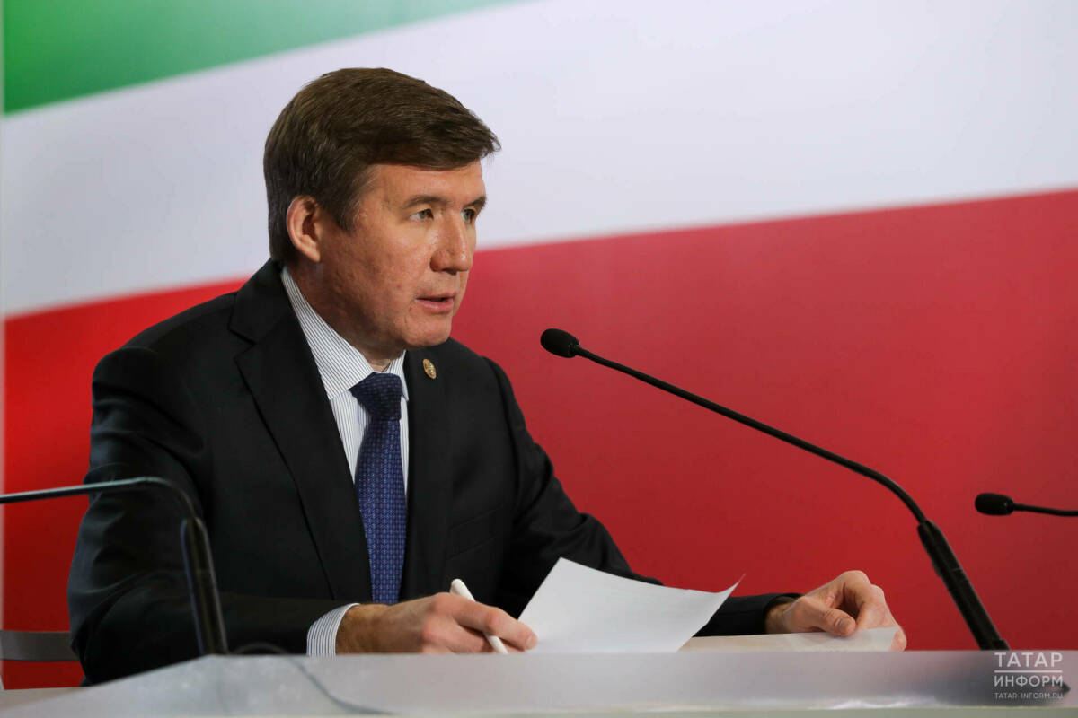 Шагиахметов поздравил работников геодезии и картографии с профессиональным праздником