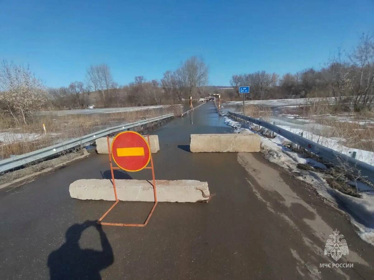 В Татарстане река Ик подтопила мост