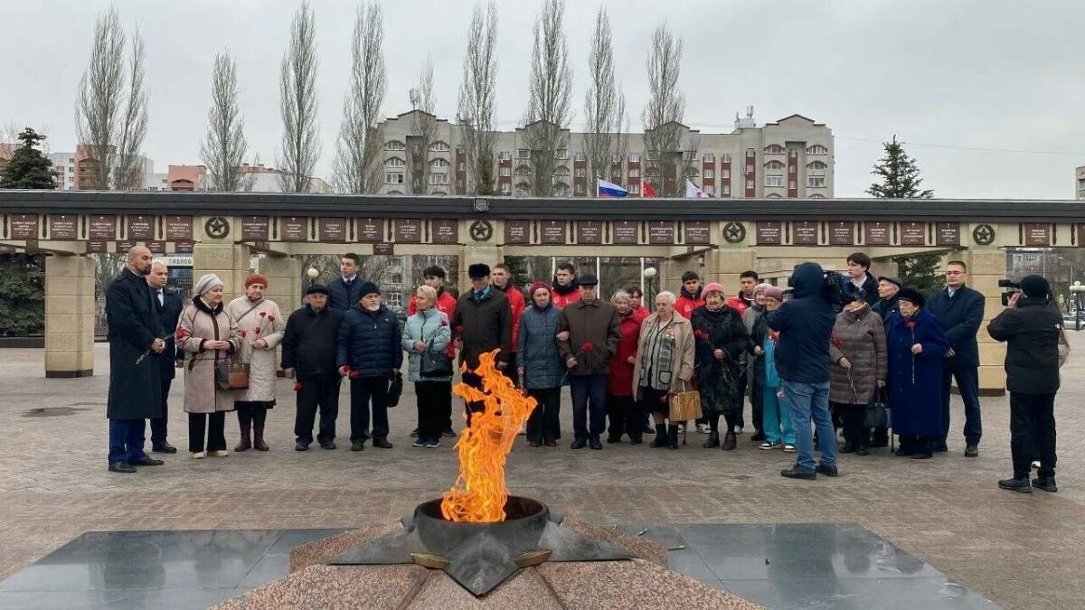 В парке Победы в Казани возложили цветы в память узников концлагерей