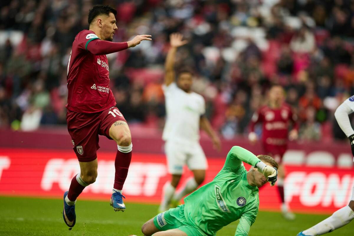 Ставка Артиги на креативщиков в старте ради хлеба и зрелищ не принесла «Рубину» победы над «Оренбургом». Трибуны и журналисты гадают: дело в доставшемся в наследство составе от предшественника, утраченных эмоциях или более заряженном «Оренбурге». Почему идеи штаба не всегда работают и как Ахметзянов спасет свою команду - в материале «ТИ-Спорта».