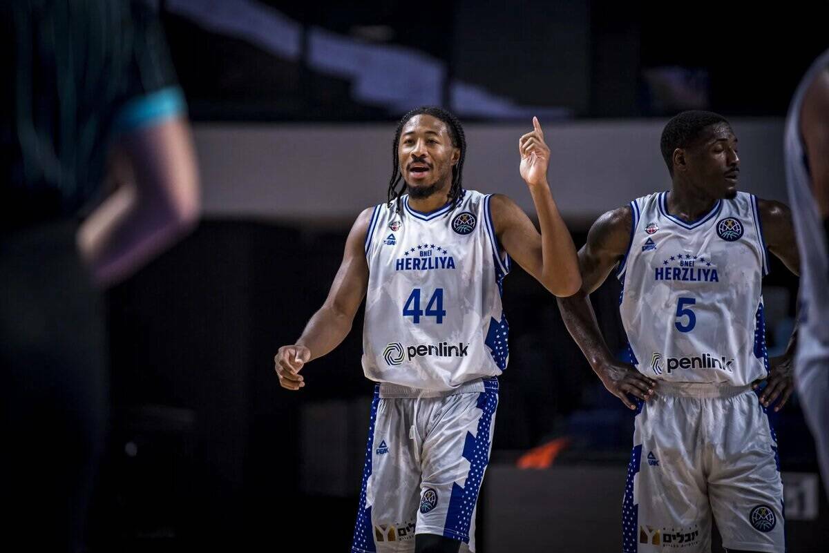 УНИКС хочет подписать Элайджа Стюарта