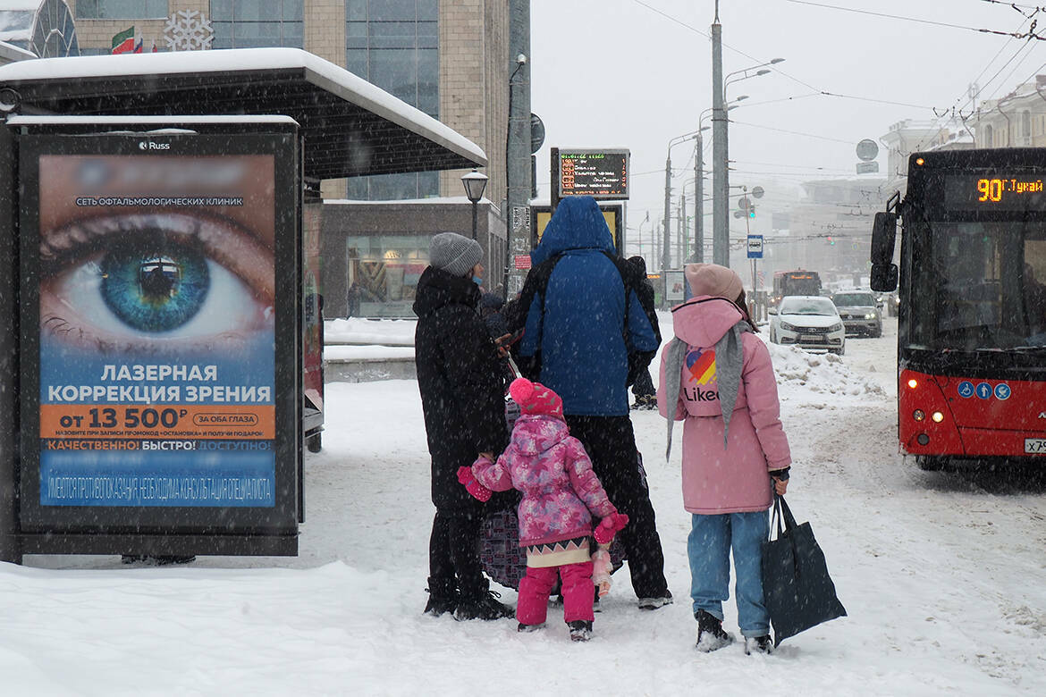 Рынок наружной рекламы Казани за прошлый год принес в бюджет города более 300 млн рублей, в 2026 году эта сумма может вырасти еще на треть. Однако в городе сохраняется проблема с брошенными авто, которые используются как билборды. Какие цели ставит администрация города в этой сфере на 2026 год – в материале «Татар-информа».