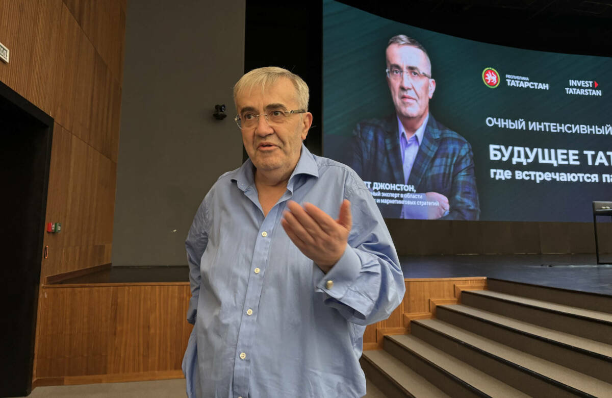 Международный бизнес-стратег Гарретт Джонстон провел в Казани по поручению руководства Татарстана бесплатный интенсив для предпринимателей. Почему на Западе мечтают о российских налогах, зачем планировать бизнес на 6–12 лет и какие вызовы несет шестой технологический уклад – в репортаже «Татар-информа».