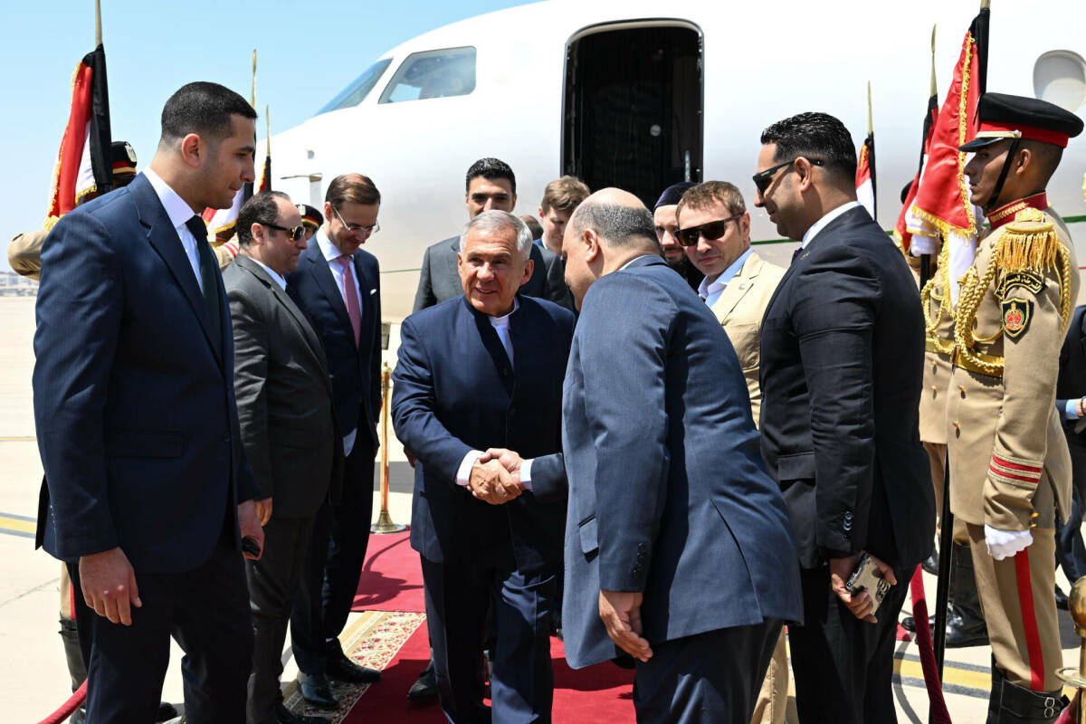 Минниханов в Каире посетил могилу татарского богослова Бигиева – её искали десятилетиями