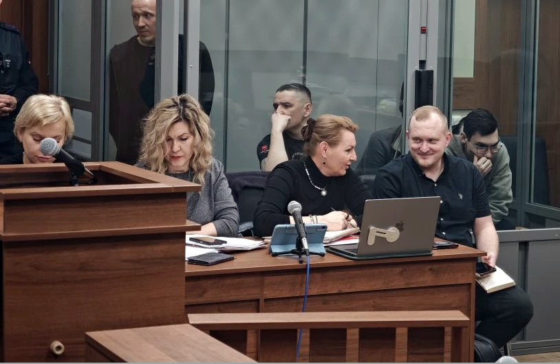 В суде Казани стартовал процесс по делу «жульнической операции» – так дело обманутых вкладчиков фирм «Таунхаусы и дома» и «Бастион-Строй» в Татарстане на прямой линии назвал Президент Владимир Путин. На скамье подсудимых семеро: организаторы схемы, учредители и бывшая сотрудница банка. Как обманывали татарстанцев, выяснял «Татар-информ».