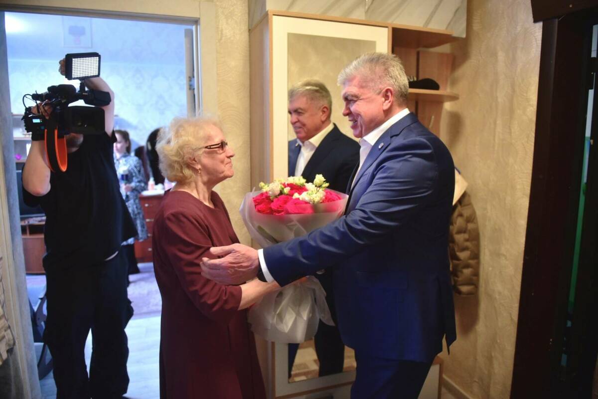 «Этот подвиг – заслуга матери»: в Челнах поздравили маму Героя России Сергея Чебнёва