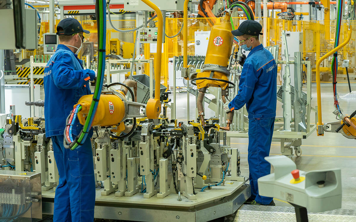 Согласно исследованию Центра стратегических разработок (ЦСР), Татарстан и Липецкая область вошли в число регионов с самым большим дефицитом кадров. Откуда взялась такая нехватка, какие есть пути решения и в каких отраслях есть большой запрос на новых работников – в материале «Татар-информа».