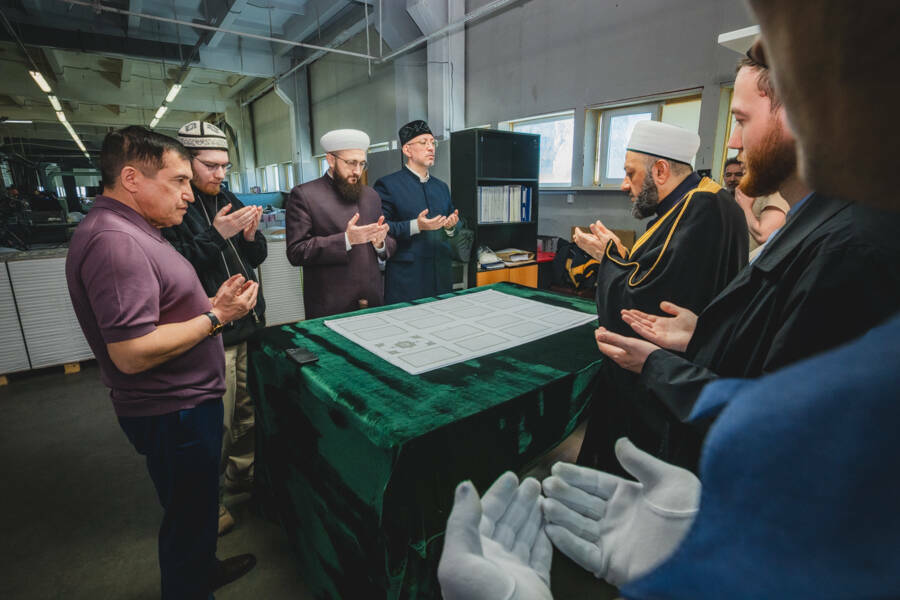 Материалы уникального рукописного Корана отправили в печать в Казани