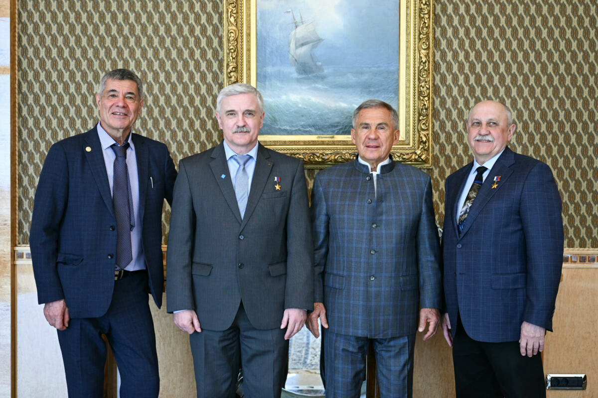 Рустам Минниханов пообщался с летчиками-космонавтами в рамках Недели космоса