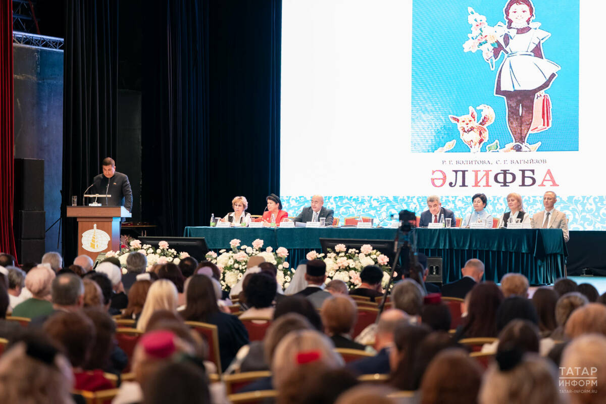 Данис Шакиров предложил признать учебник «Әлифба» национальным культурным наследием