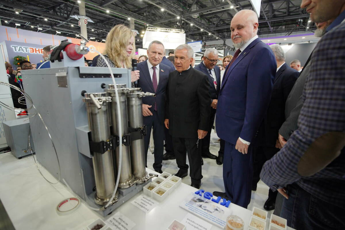 Минниханов и Цивилев осмотрели выставку «Энергопром-2026»