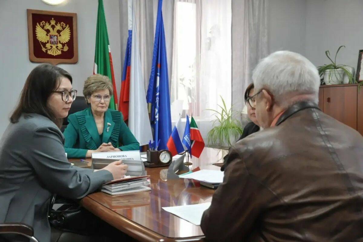 Жители Татарстана обратились к депутатам с вопросами ЖКХ и соцподдержки
