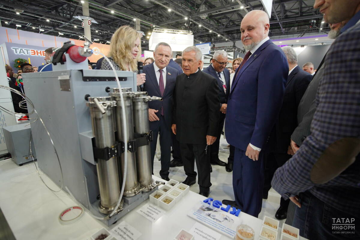 Минниханов и Цивилев осмотрели выставку «Энергопром-2026»