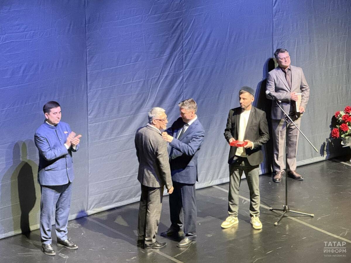 Главный режиссёр уфимского театра «Нур» удостоен звания Заслуженного деятеля искусств РТ