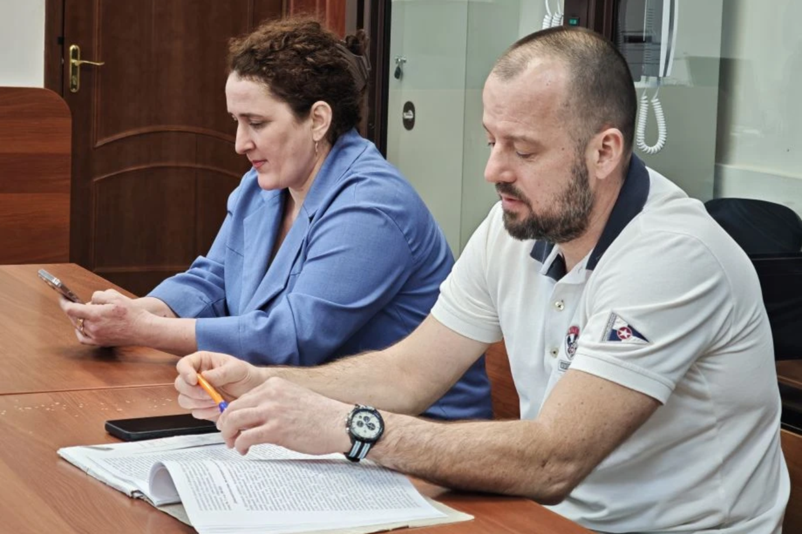 В Казани завершился еще один процесс по резонансному делу «Дома смерти». Теперь уже осудили хозяйку заведения, в котором содержались люди преклонного возраста, причем в таких условиях, которые вызвали массу вопросов со стороны закона.  До реального срока организатору пансионата дело не дошло – подробности в репортаже «Татар-информа» из зала суда.