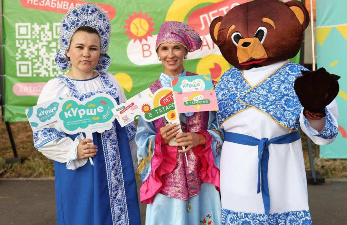 Запуск летнего фестиваля «Курше» объявила заместитель Премьер-министра РТ Лейла Фазлеева. В этом году он пройдет со специальным направлением «Мирас», посвященным теме наследия. Какие новинки появятся в этом сезоне, сколько средств выделено на поддержку инициатив жителей и как принять участие – в репортаже «Татар-информа».