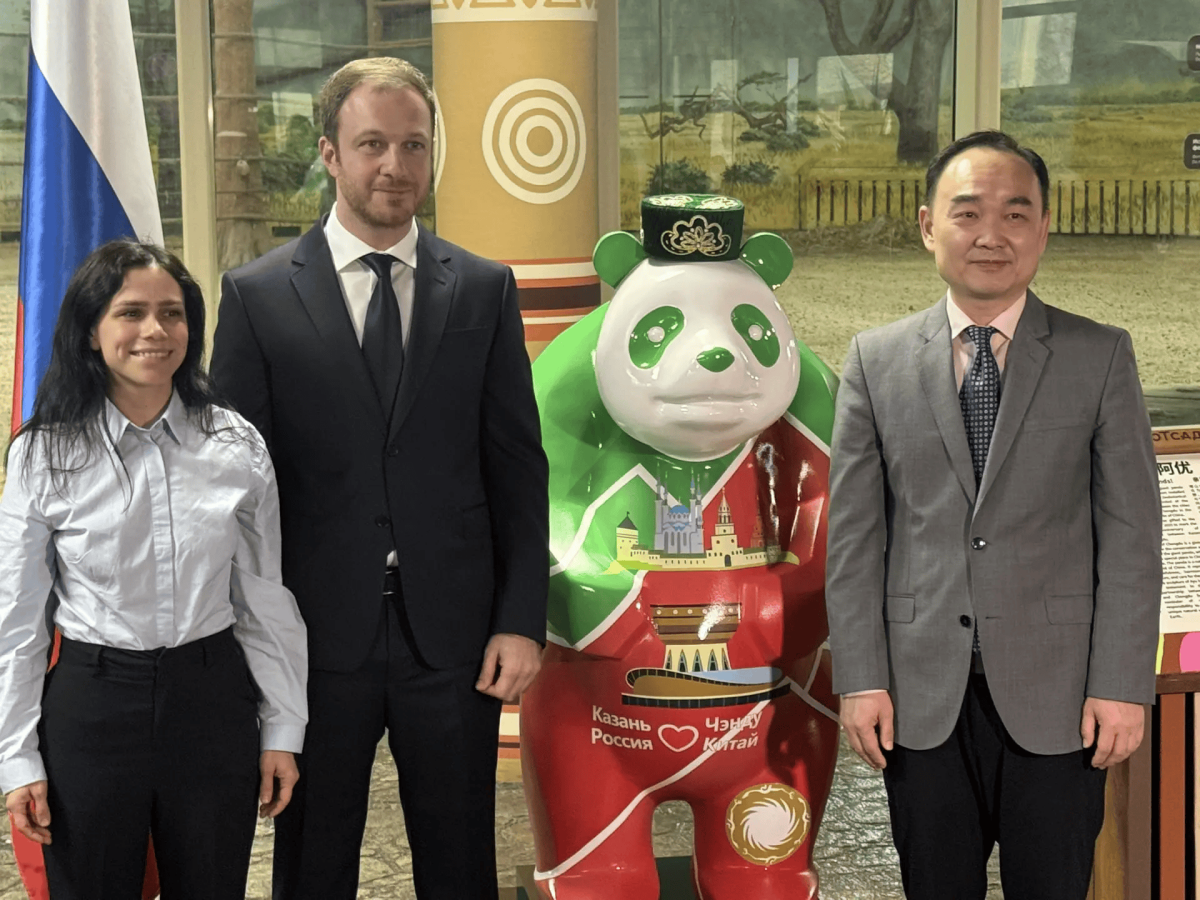 В Казанском зооботсаду открыли скульптуру панды в честь 10-летия сотрудничества с Чэнду