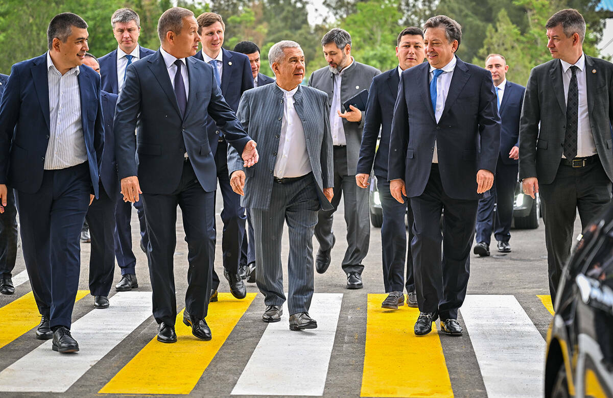 Минниханов в Узбекистане: встреча с Мирзиёевым, каша сумаляк и проекты в Бухаре и Навои