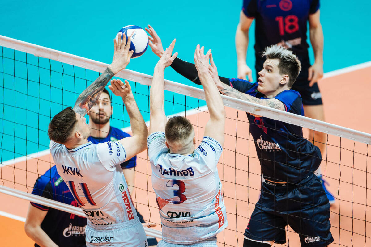 «Зенит-Казань» провел первый матч в финальной серии плей-офф Суперлиги против московского «Динамо». В драматичной встрече сильнее оказались волейболисты из столицы. Как это было - в материале «ТИ-Спорта».