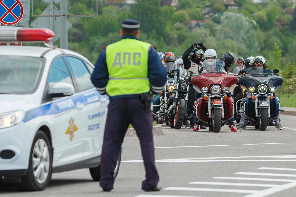 Количество ДТП на дорогах Татарстана снижается, но их последствия становятся тяжелее – людей гибнет все больше. О том, по каким именно причинам растет число погибших, и о том, что делается в республике, чтобы переломить эту ситуацию, рассказал врио начальника ГАИ Татарстана Айрат Самигуллин.