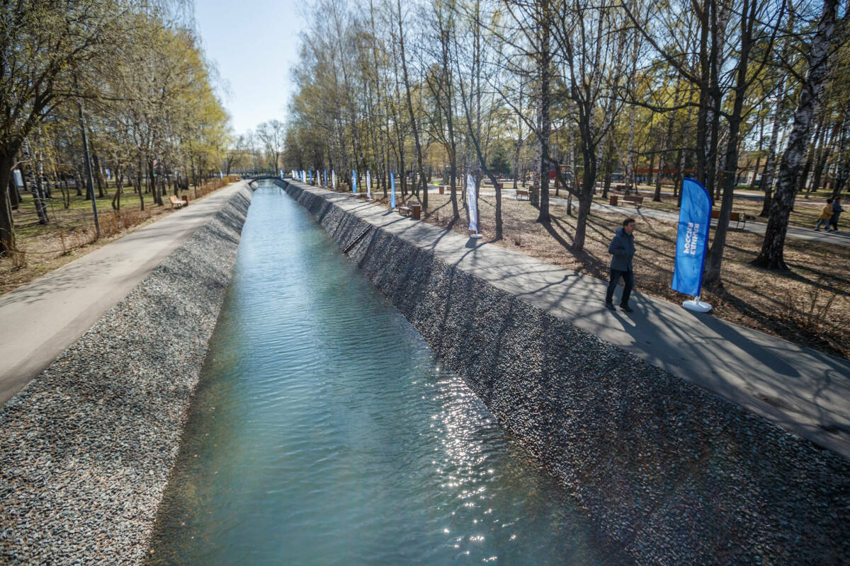 Участники центрального субботника посадят деревья и покрасят заборы в парке Урицкого