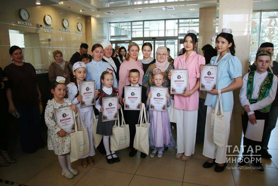 На открытии марафона «Мы растем, читая Тукая!» дети декламировали стихи классика