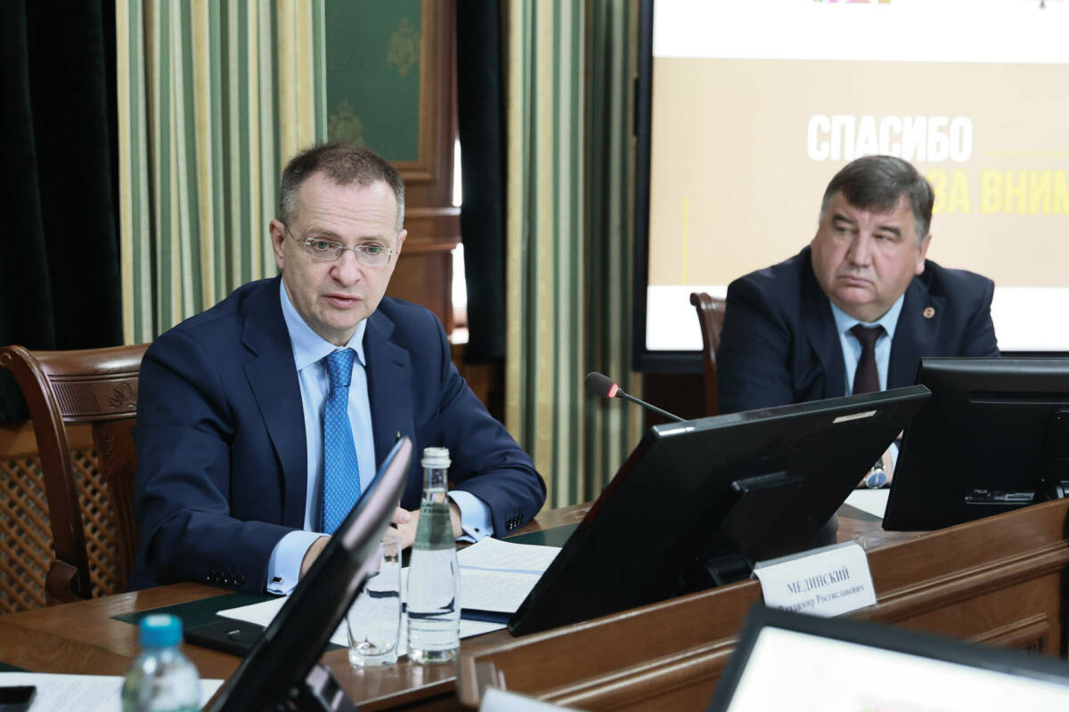 Мединский в Казани: «Случайные люди нам не нужны» – о новых правилах для историков и писателей