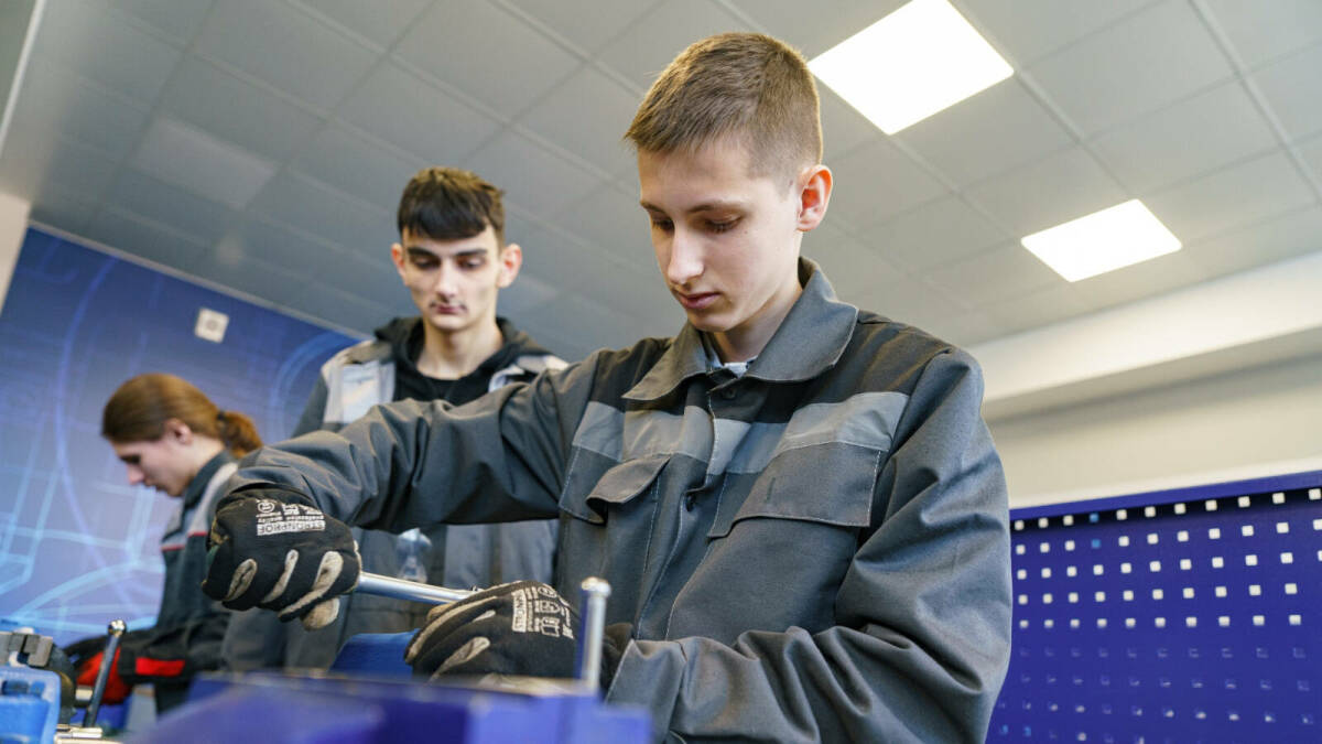 Девятиклассники, не сдавшие ГИА, смогут получить рабочую профессию в 2026 году
