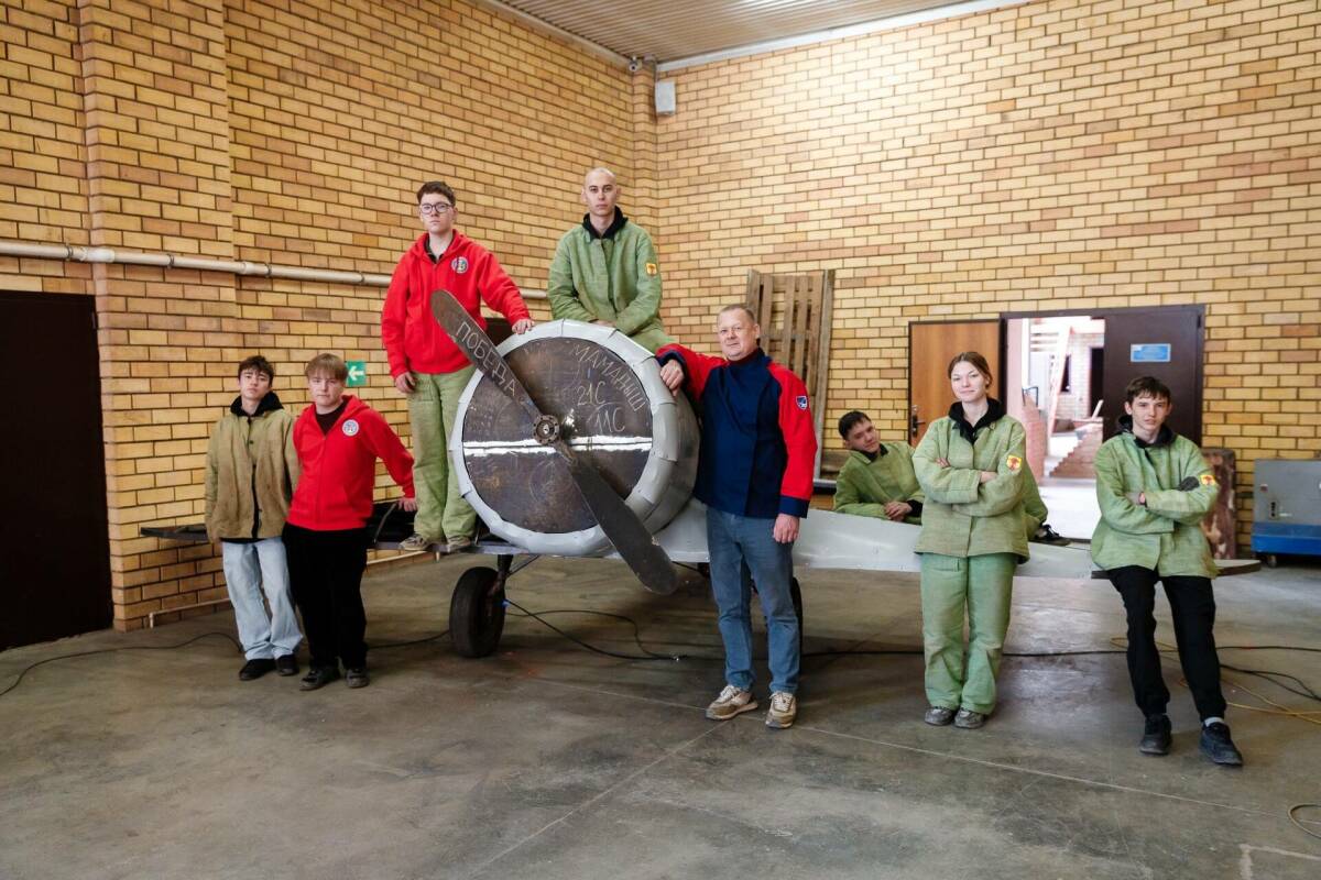 В Мамадыше студенты изготовили к 9 Мая шестиметровый самолёт весом полтонны