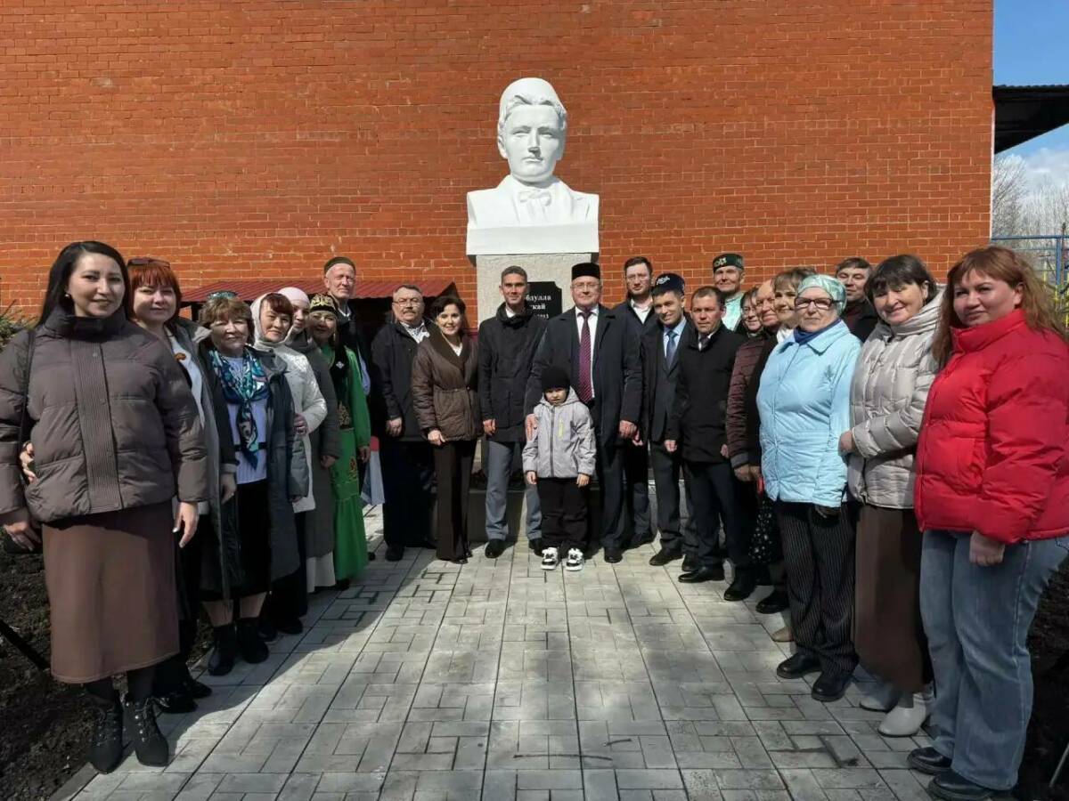 Жители Менделеевского района восстановили бюст Габдуллы Тукая на средства самообложения