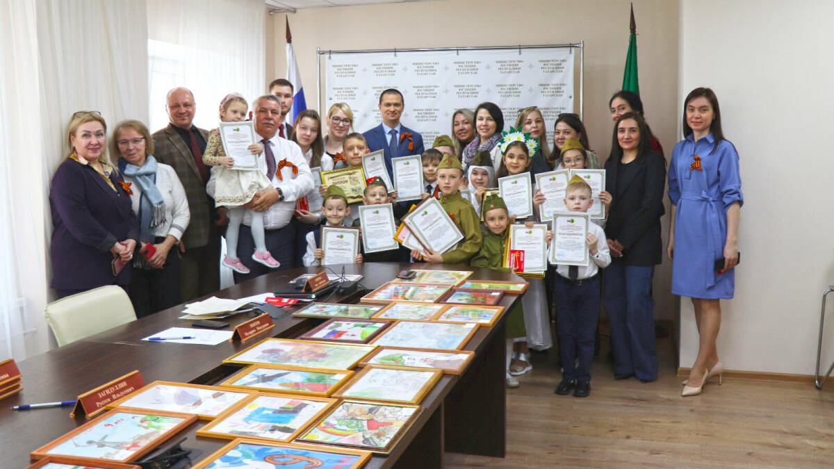 Дети сотрудников Минюста РТ стали участниками патриотических конкурсов