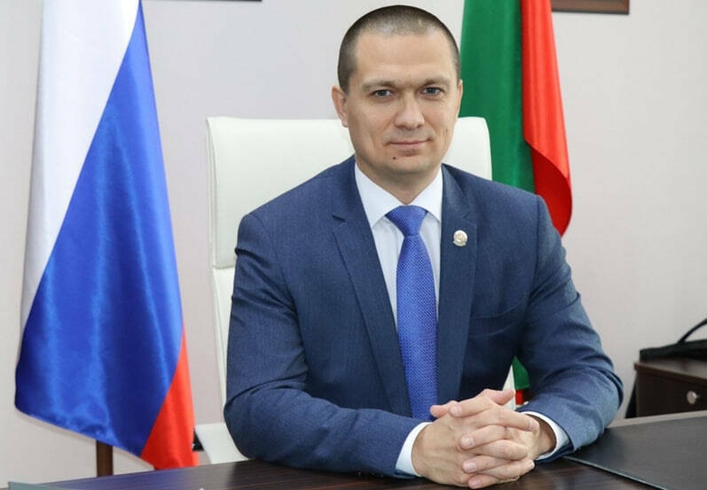 Загидуллин поздравил нотариальное сообщество Татарстана с профессиональным праздником