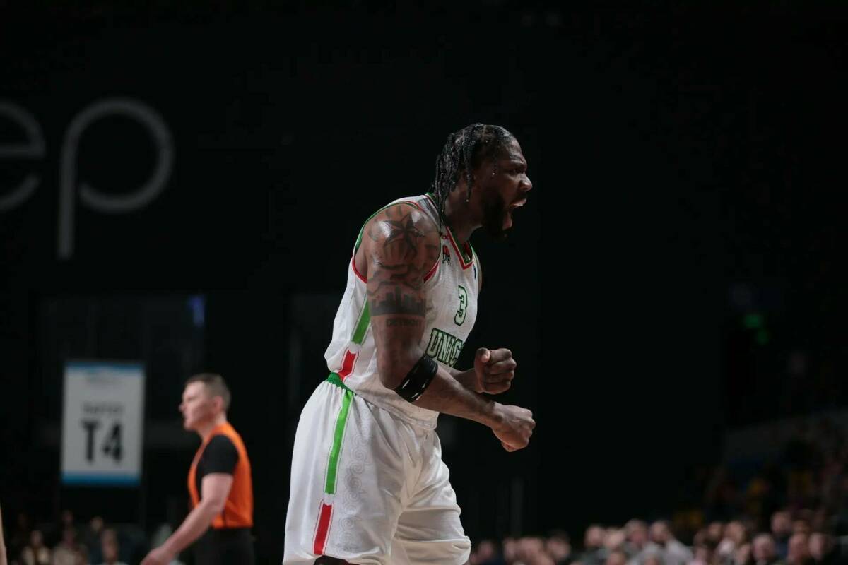 УНИКС разгромил МБА-МАИ во втором матче 1/4 финала