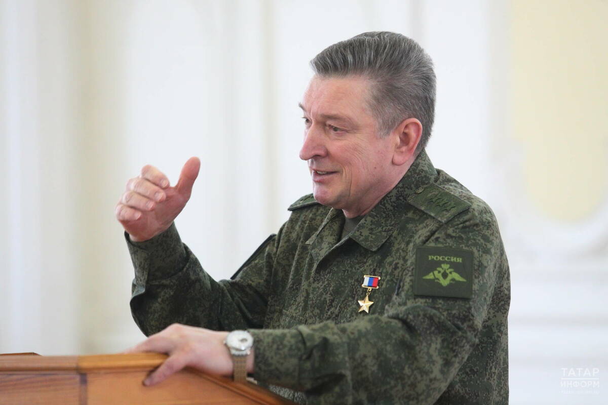 Герой России Александр Лапин подал документы для участия в праймериз «Единой России»