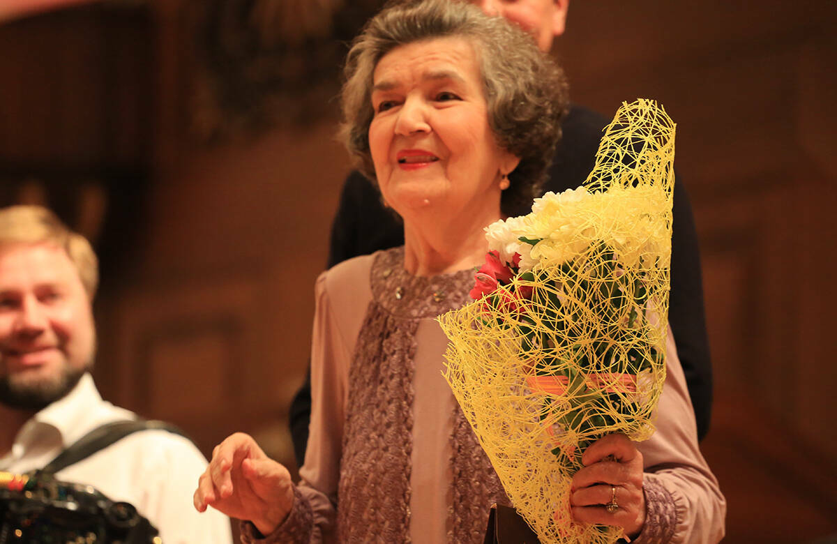 «Әниемә» («Маме») – одна из самых известных татарских песен о любви к матери. Но далеко не все знают, что написана она была казахскими композитором и поэтом, а народная артистка РТ Флёра Сулейманова исполняла ее на двух языках. Как песня попала в Татарстан и как материнский мотив сопровождал певицу всю ее жизнь – в материале «Татар-информа».